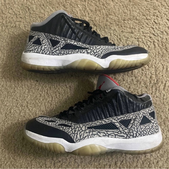 AIR JORDAN 11 RETRO LOW LE ‘ BLACK CEMENT ‘ SZ. 10 w/ box - Picture 2 of 8